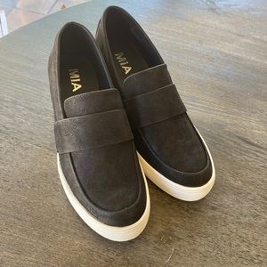 MIA wedges - NWOT